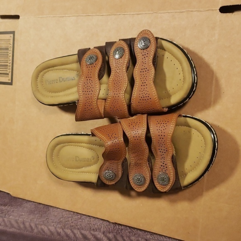 Pierre Dumas Sandals size 8‎